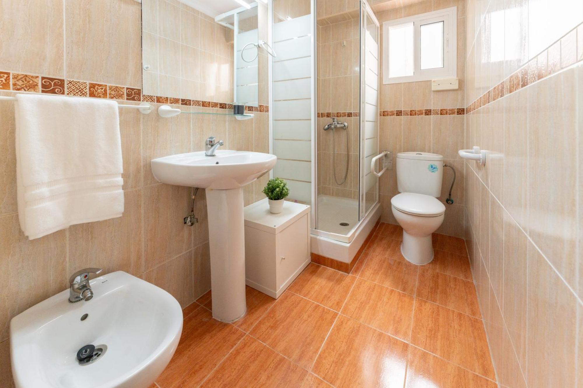 شقة Malaga Lux Oasis - Modern 3Br, Fast Wifi, Smarttv المظهر الخارجي الصورة